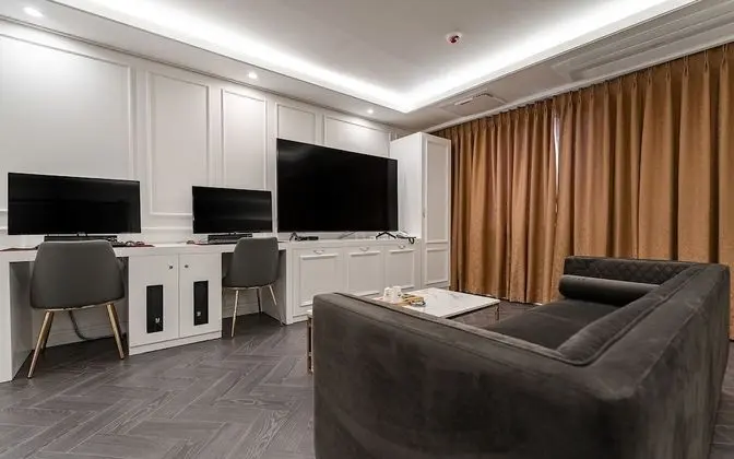 Oda (VIP Room(Netflix/Air purifier/Disney+)