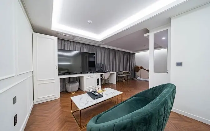 Oda (VIP Room(Netflix/Air purifier/Disney+)
