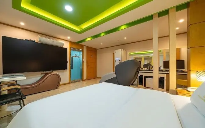 Oda (Special room (Couple PC/ PUBG /Netfli)