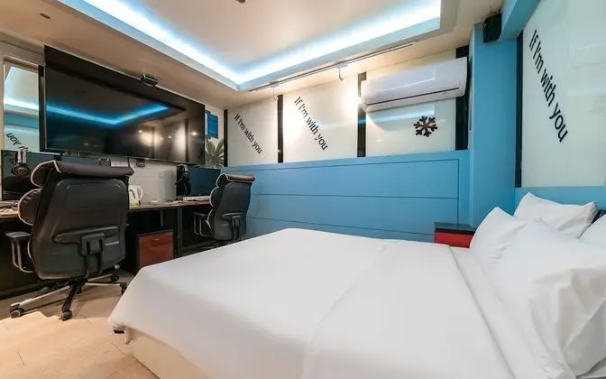 Oda (VIP Room (Couple PC 75TV Netflix Movi)