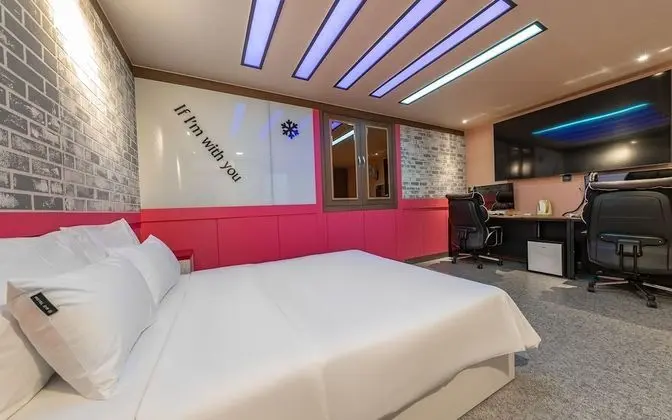 Oda (VIP Room (Couple PC 75TV Netflix Movi)