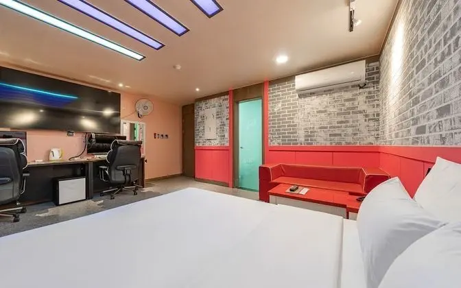 Oda (VIP Room (Couple PC 75TV Netflix Movi)