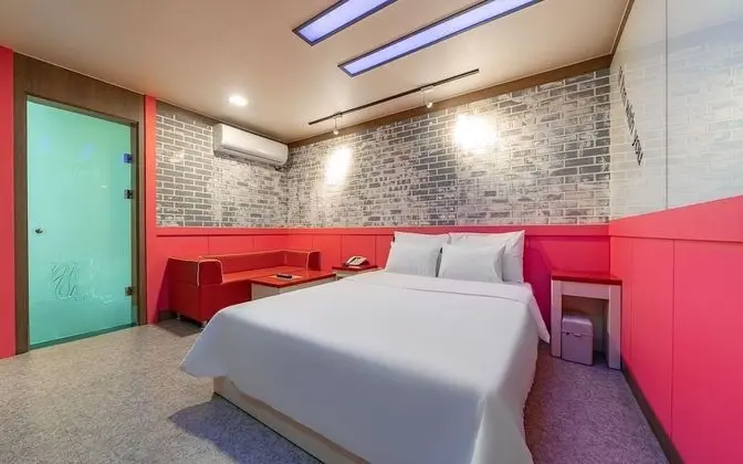 Oda (VIP Room (Couple PC 75TV Netflix Movi)