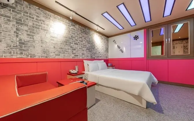 Oda (VIP Room (Couple PC 75TV Netflix Movi)