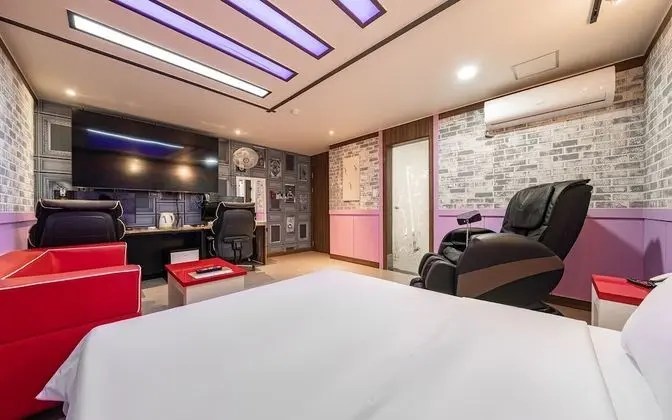 Oda (VVIP Room (Couple PC 75 TV massage ch)