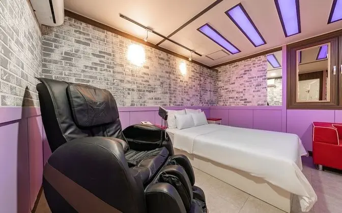 Oda (VVIP Room (Couple PC 75 TV massage ch)