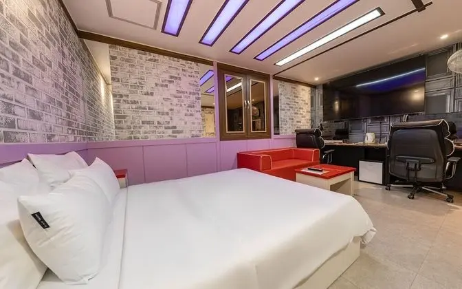 Oda (VVIP Room (Couple PC 75 TV massage ch)