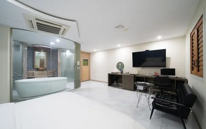 Oda (Premium (TV OTT Room Random Assignmen)