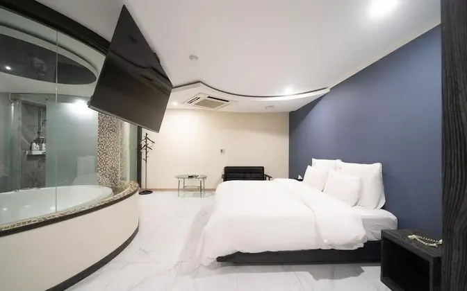 Oda (Premium (TV OTT Room Random Assignmen)