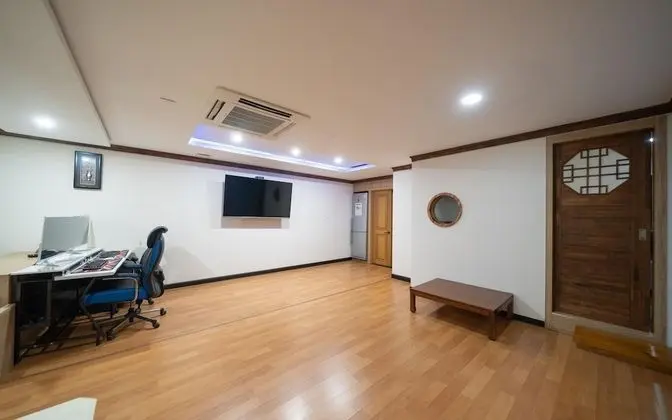 Oda (VIP - Pool Table or 2PC Room Random a)