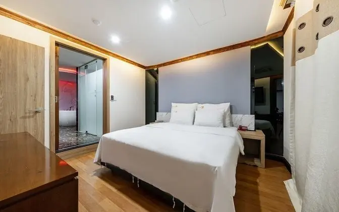 Oda (VIP - Pool Table or 2PC Room Random a)