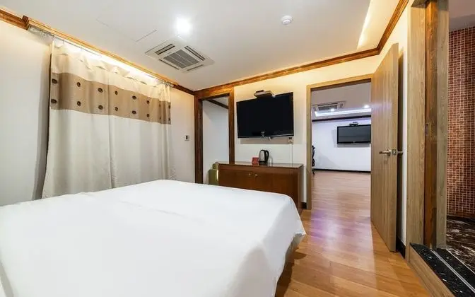 Oda (VIP - Pool Table or 2PC Room Random a)