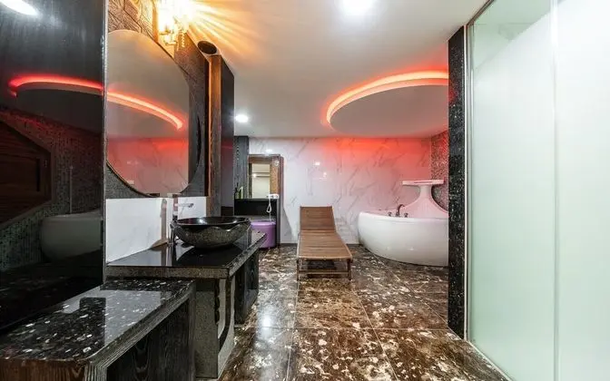 Oda (VIP - Pool Table or 2PC Room Random a)