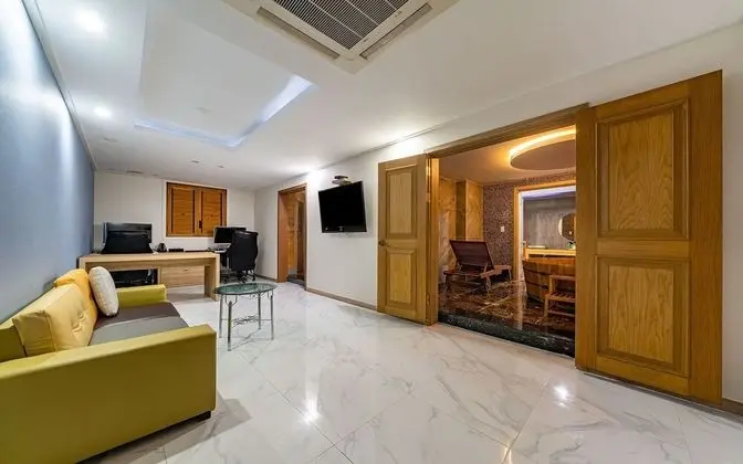 Oda (VIP - Pool Table or 2PC Room Random a)