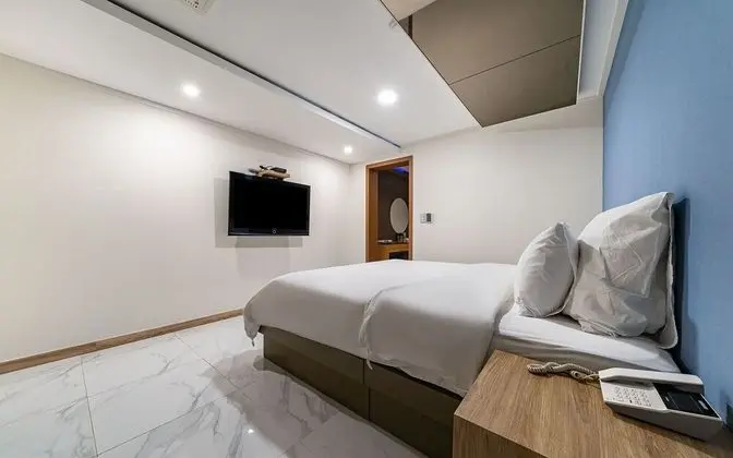 Oda (VIP - Pool Table or 2PC Room Random a)