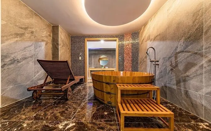 Oda (VIP - Pool Table or 2PC Room Random a)