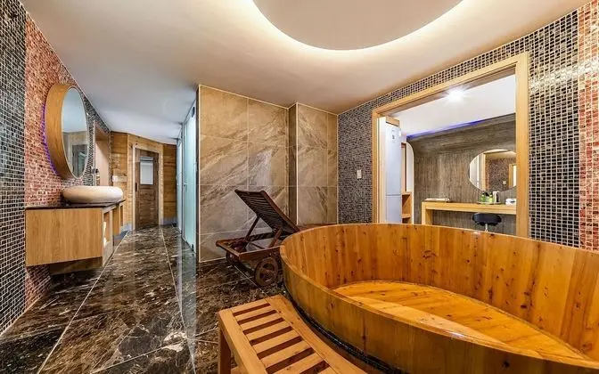 Oda (VIP - Pool Table or 2PC Room Random a)