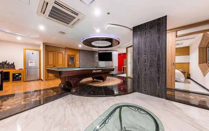 Oda (VIP - Pool Table or 2PC Room Random a)