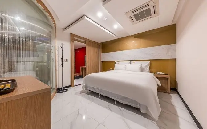 Oda (VIP - Pool Table or 2PC Room Random a)