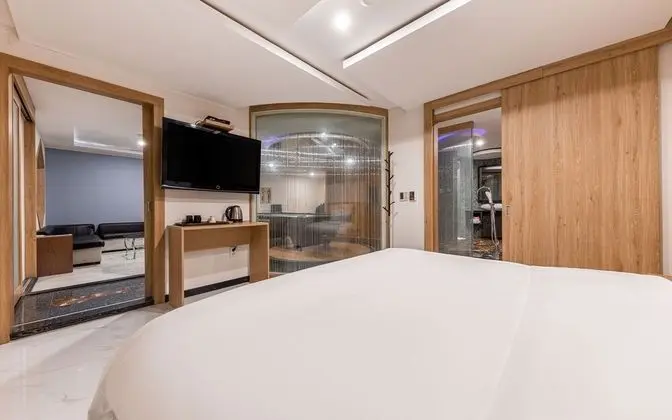 Oda (VIP - Pool Table or 2PC Room Random a)
