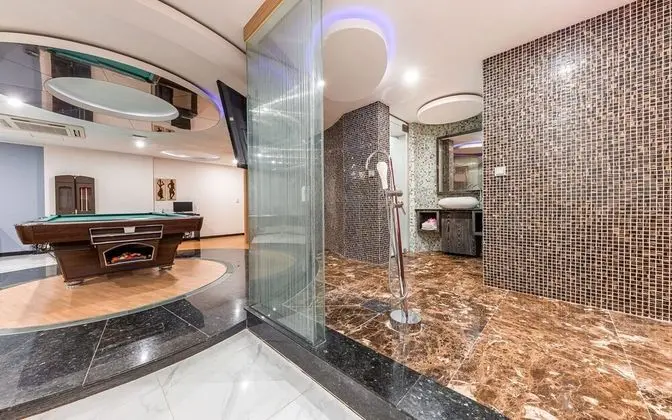 Oda (VIP - Pool Table or 2PC Room Random a)