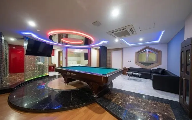 Oda (VIP - Pool Table or 2PC Room Random a)
