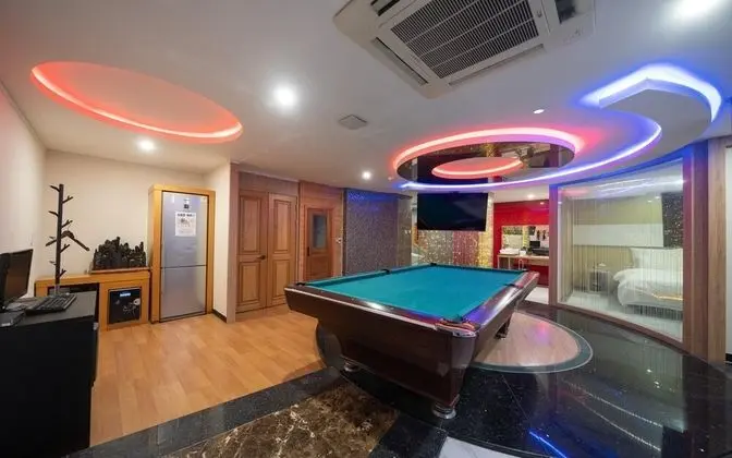 Oda (VIP - Pool Table or 2PC Room Random a)