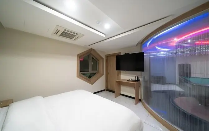 Oda (VIP - Pool Table or 2PC Room Random a)