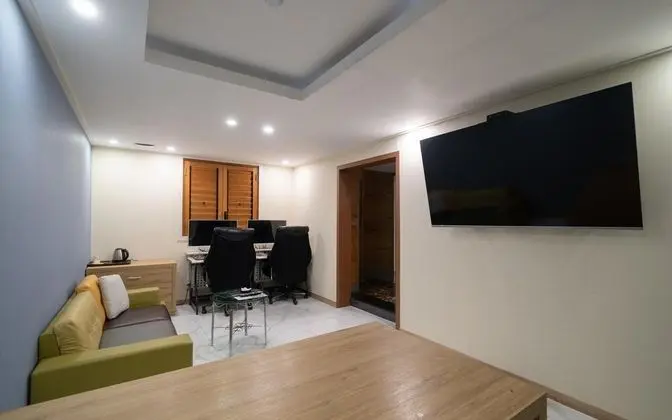 Oda (VIP - Pool Table or 2PC Room Random a)