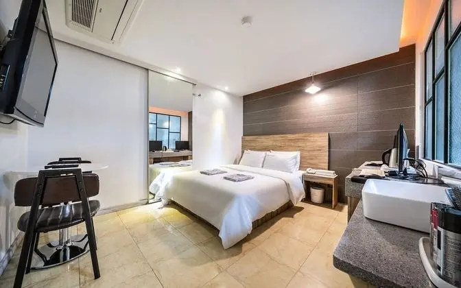 Oda (Suite (square bed/Netflix/YouTube vie)