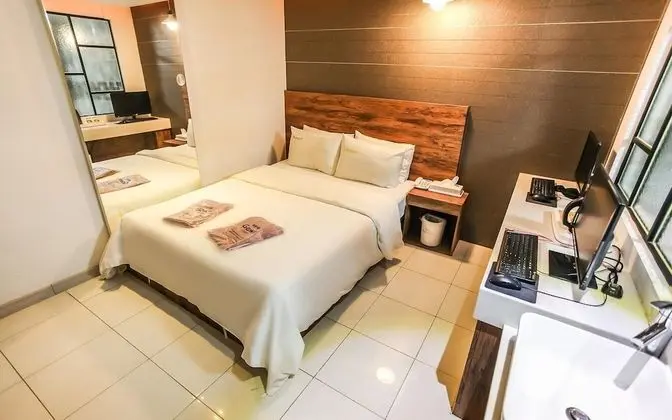 Oda (Suite (square bed/Netflix/YouTube vie)