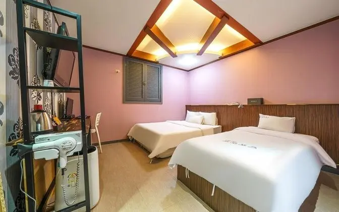 Oda (Twin bed room (Netflix viewing unlimi)