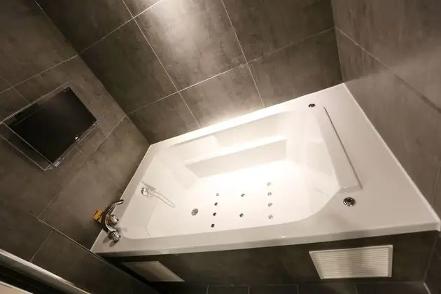 Oda (Premium (Air Purifier OTT Bathtub Cou)