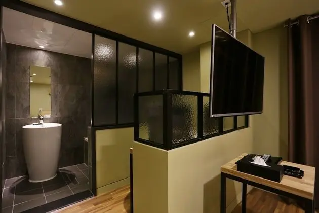 Oda (Premium (Air Purifier OTT Bathtub Cou)