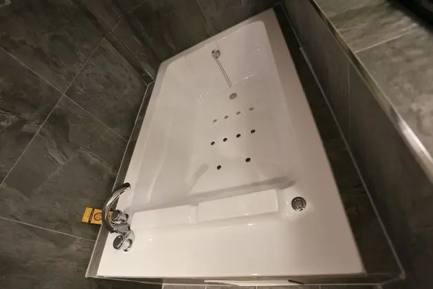 Oda (Premium (Air Purifier OTT Bathtub Cou)