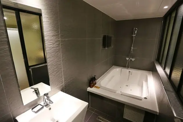 Oda (Premium (Air Purifier OTT Bathtub Cou)