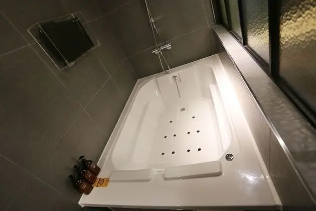 Oda (Premium (Air Purifier OTT Bathtub Cou)