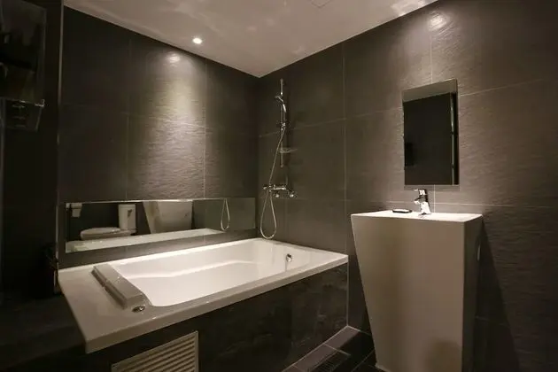 Oda (Premium (Air Purifier OTT Bathtub Cou)