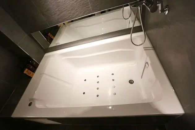 Oda (Premium (Air Purifier OTT Bathtub Cou)