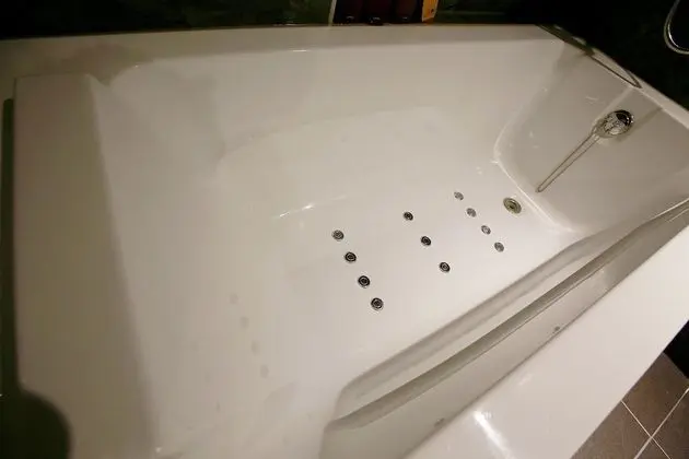 Oda (Royal (OTT Bathtub Couple PC))