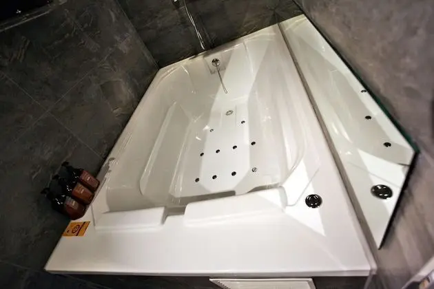 Oda (Royal (OTT Bathtub Couple PC))