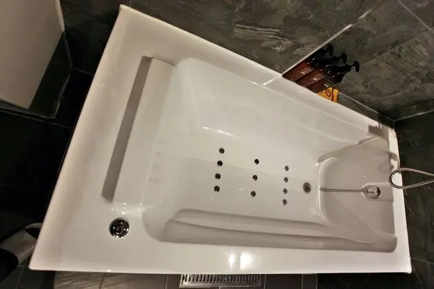 Oda (Royal (OTT Bathtub Couple PC))