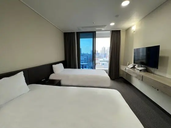Deluxe Twin (City View)
