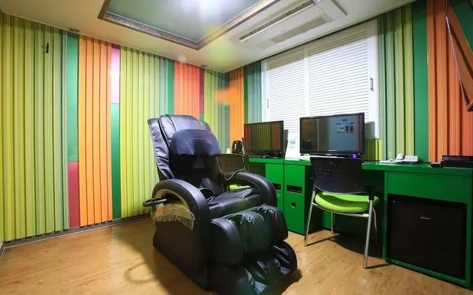 Oda (Semi-private room (Netflix YouTube av)