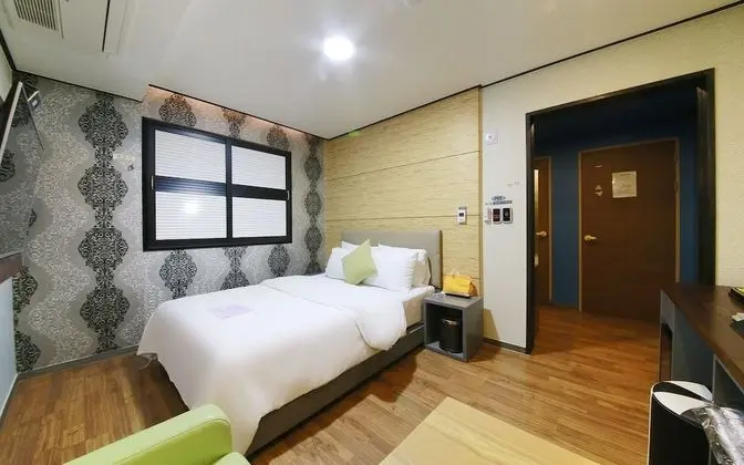 Oda (Semi-private room (Netflix YouTube av)
