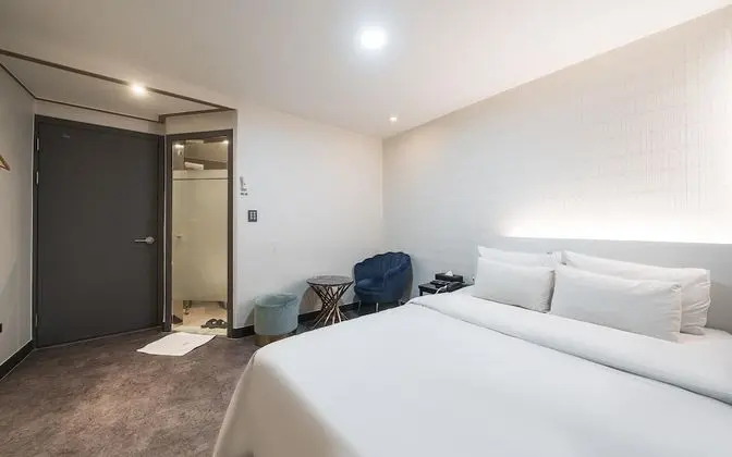 Oda (OTT movie room (all-in-one LG PC 65-i)