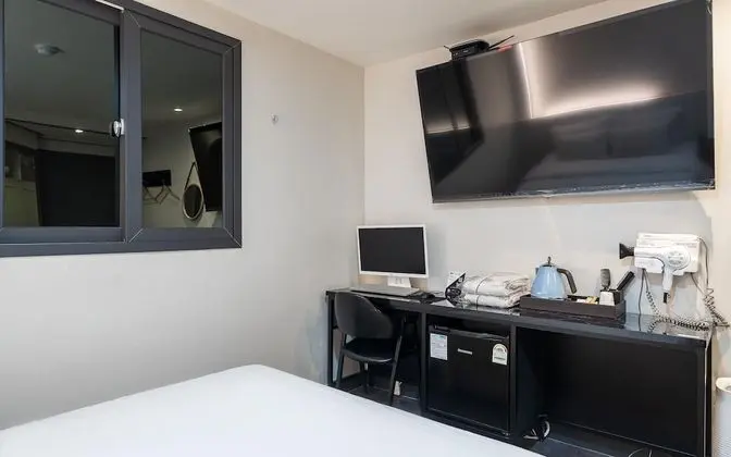 Oda (OTT movie room (all-in-one LG PC 65-i)