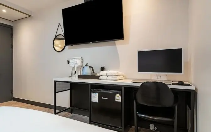 Oda (OTT movie room (all-in-one LG PC 65-i)