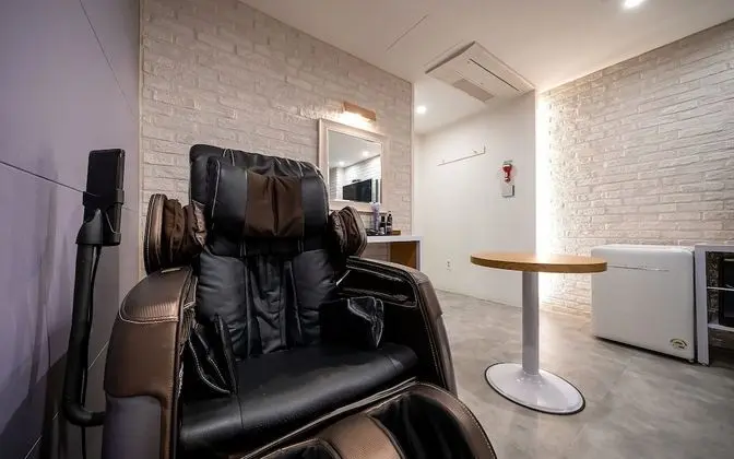 Oda (Premium - Massage chair (OTT 1PC Bath)