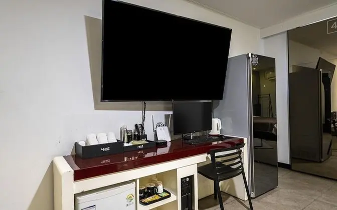 Oda (Deluxe double (70 inch TV available f)